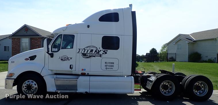 image for item DF1111 2007 Peterbilt 387 semi truck