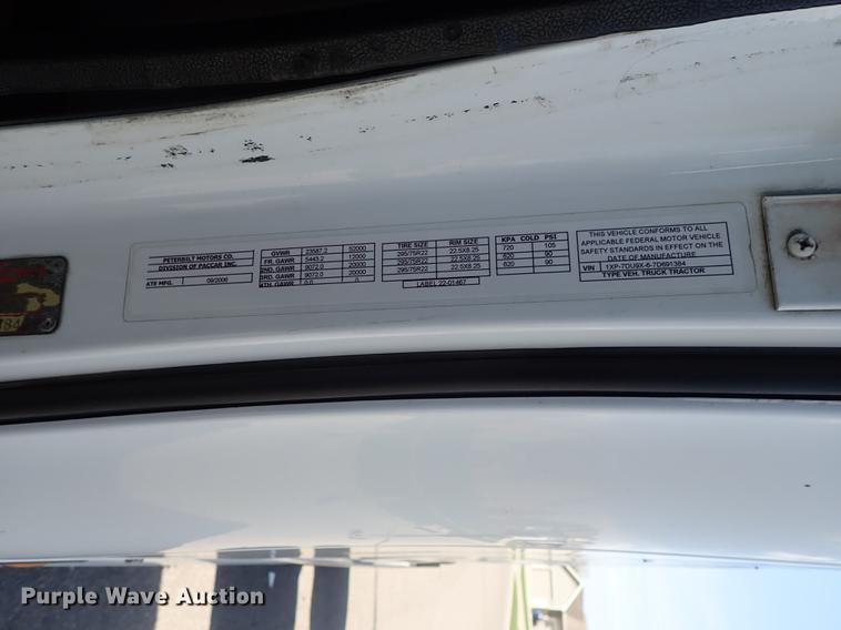 image for item DF1111 2007 Peterbilt 387 semi truck