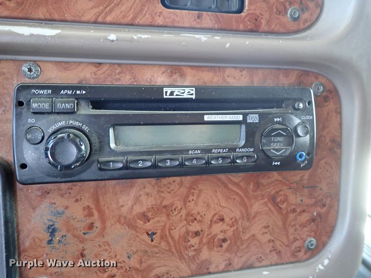 image for item DF1111 2007 Peterbilt 387 semi truck