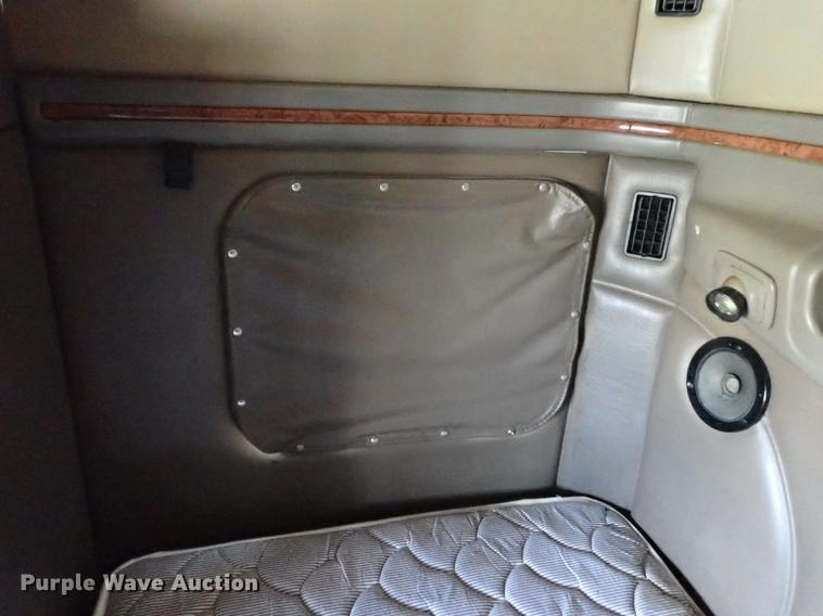 image for item DF1111 2007 Peterbilt 387 semi truck