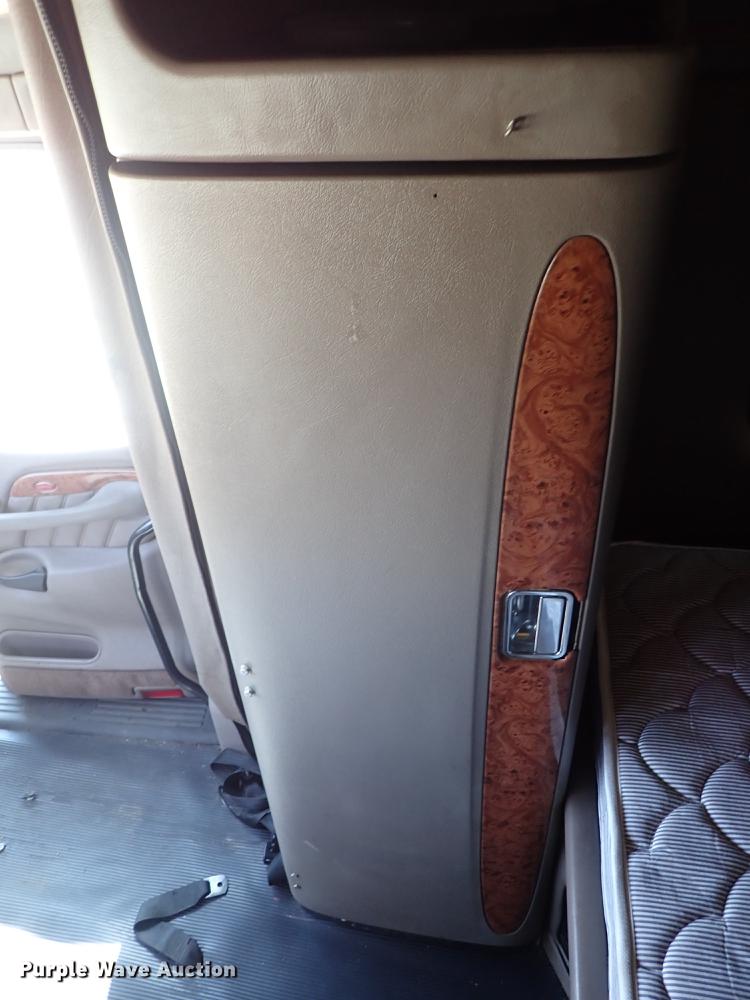 image for item DF1111 2007 Peterbilt 387 semi truck