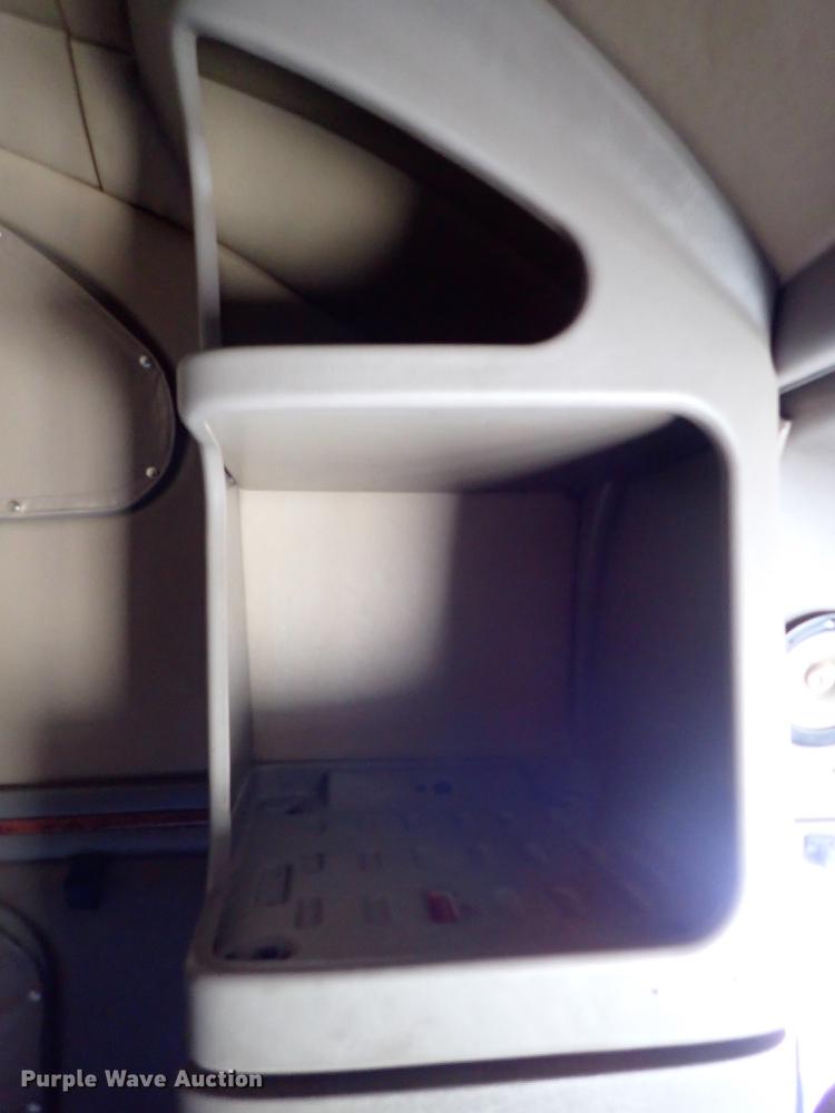 image for item DF1111 2007 Peterbilt 387 semi truck