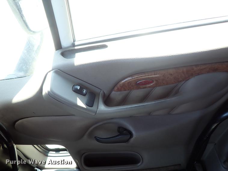 image for item DF1111 2007 Peterbilt 387 semi truck