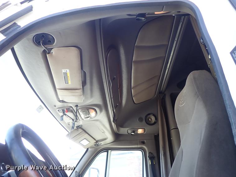 image for item DF1111 2007 Peterbilt 387 semi truck