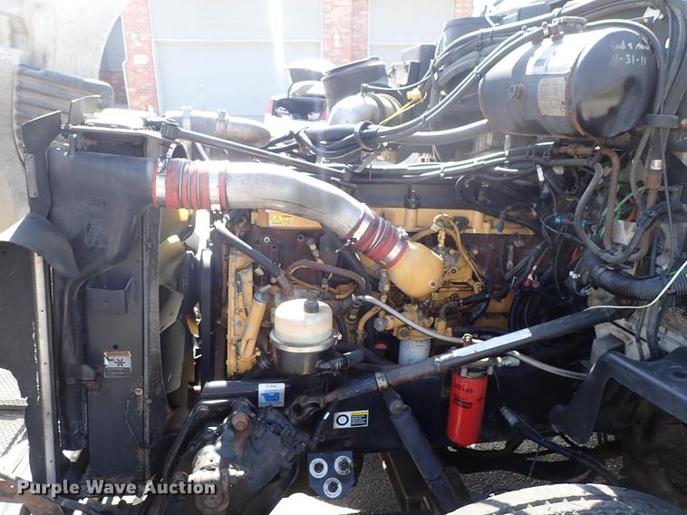 image for item DF1111 2007 Peterbilt 387 semi truck