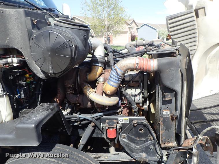 image for item DF1111 2007 Peterbilt 387 semi truck