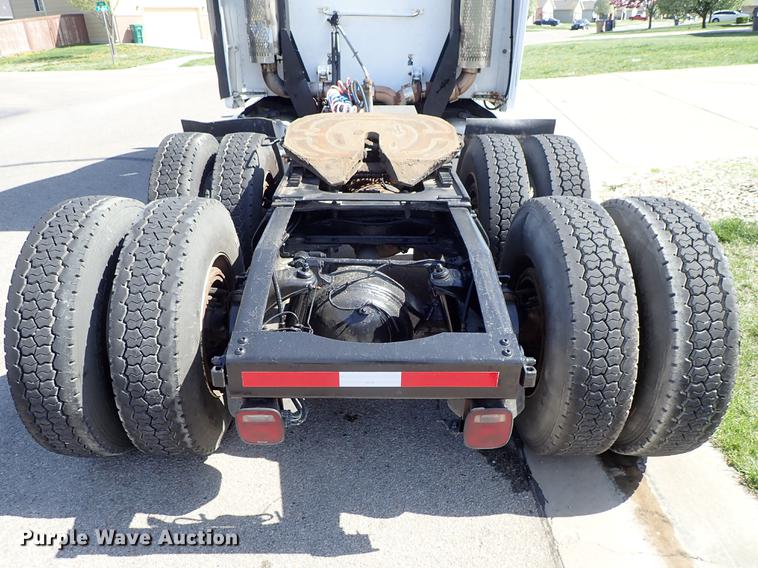 image for item DF1111 2007 Peterbilt 387 semi truck