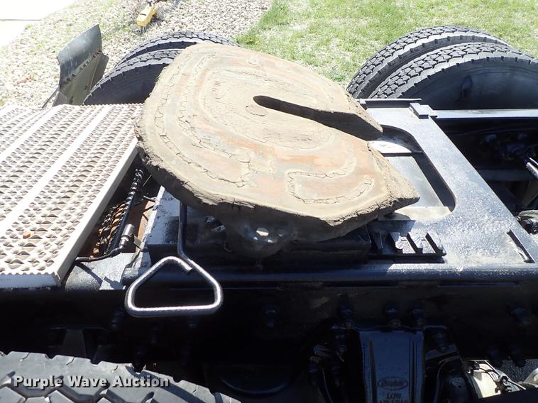 image for item DF1111 2007 Peterbilt 387 semi truck