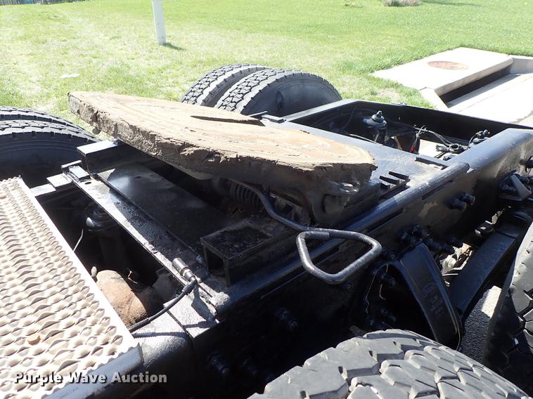 image for item DF1111 2007 Peterbilt 387 semi truck