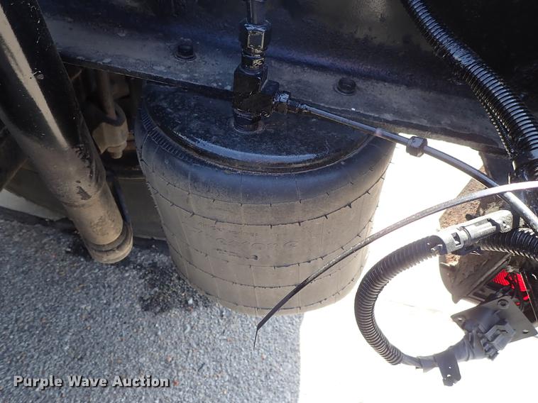 image for item DF1111 2007 Peterbilt 387 semi truck