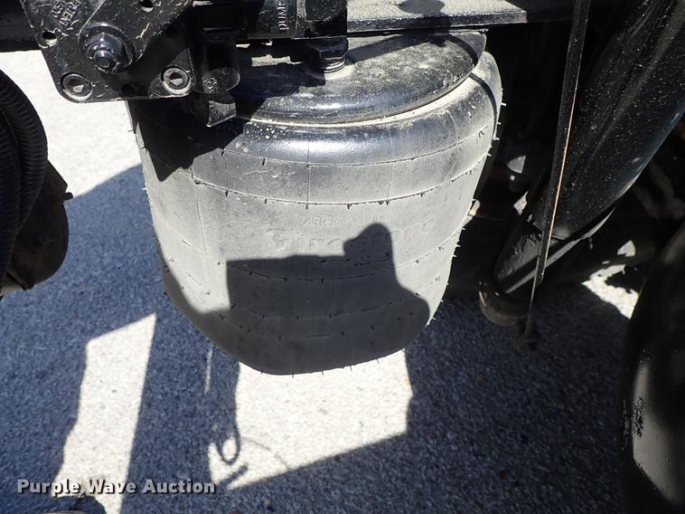 image for item DF1111 2007 Peterbilt 387 semi truck