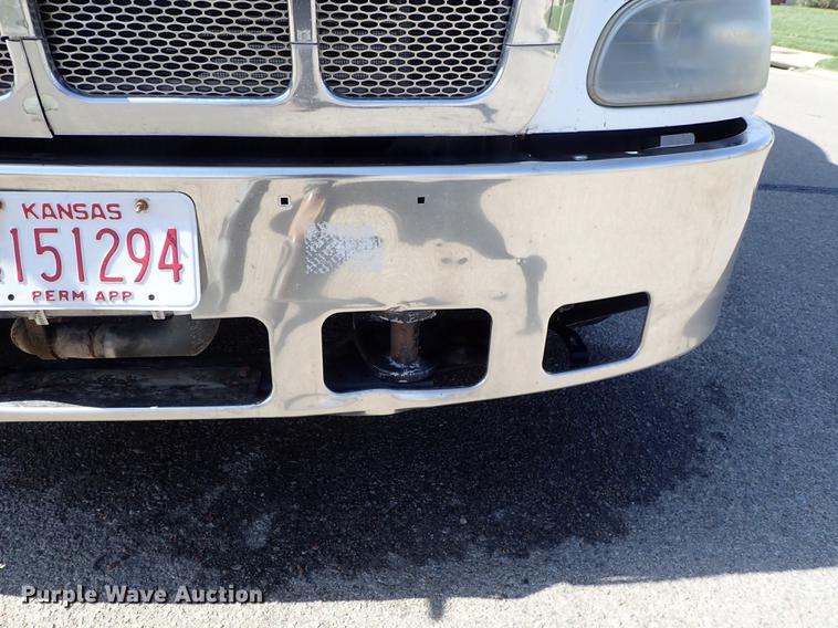 image for item DF1111 2007 Peterbilt 387 semi truck