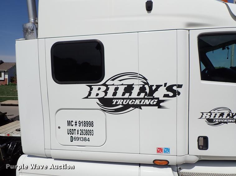 image for item DF1111 2007 Peterbilt 387 semi truck