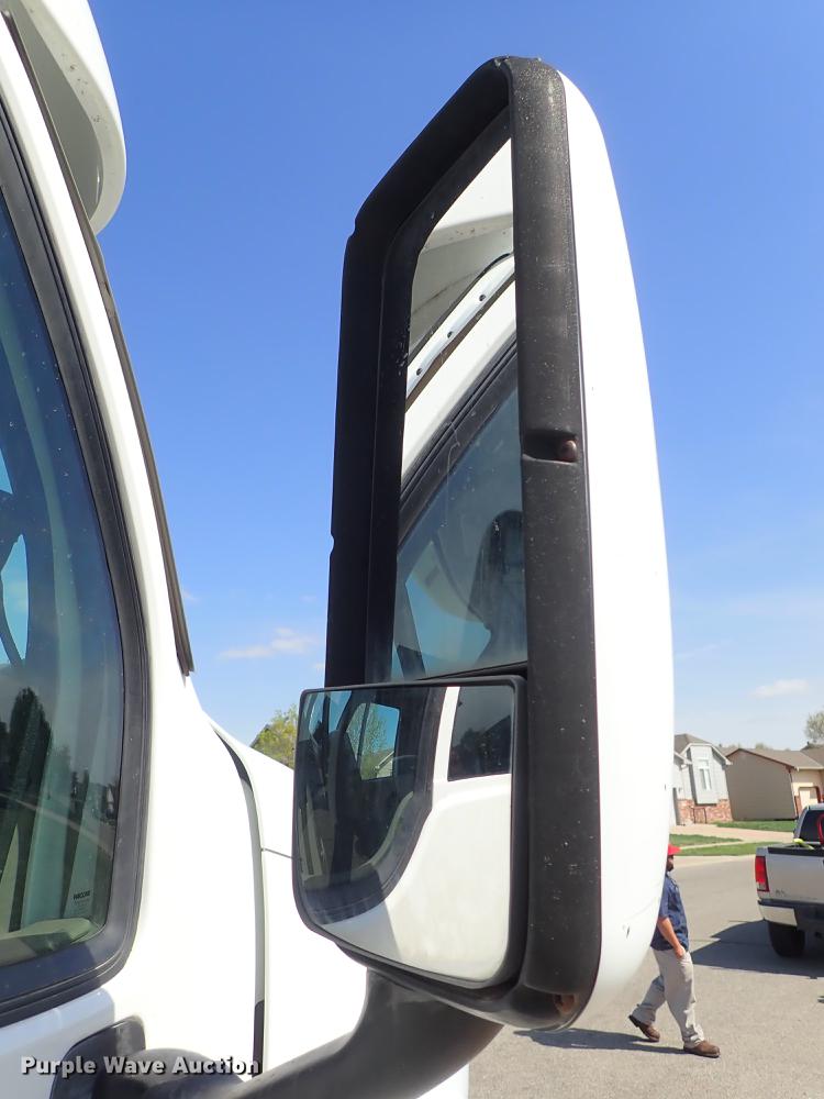 image for item DF1111 2007 Peterbilt 387 semi truck