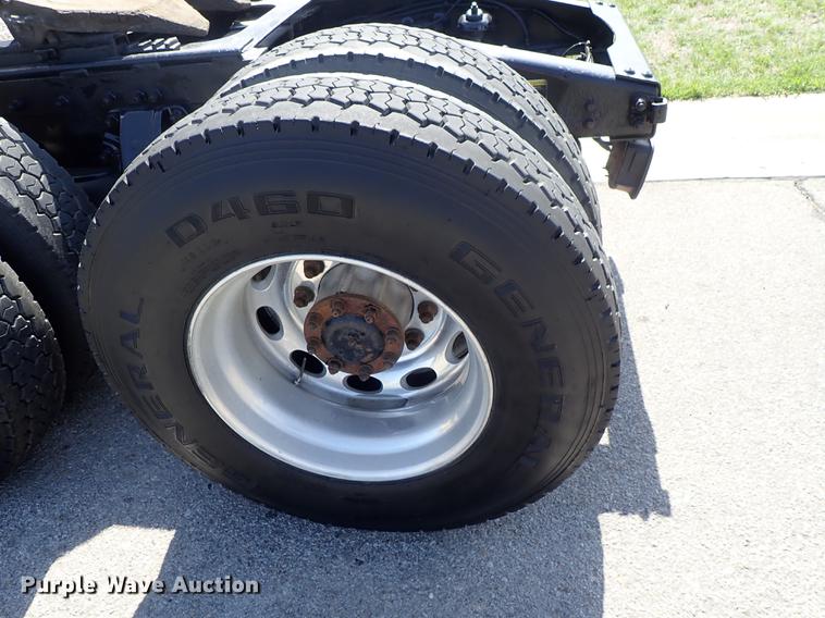 image for item DF1111 2007 Peterbilt 387 semi truck