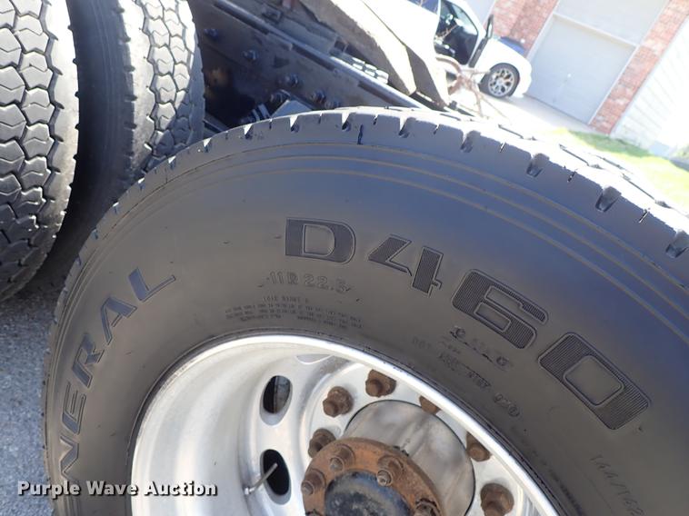 image for item DF1111 2007 Peterbilt 387 semi truck