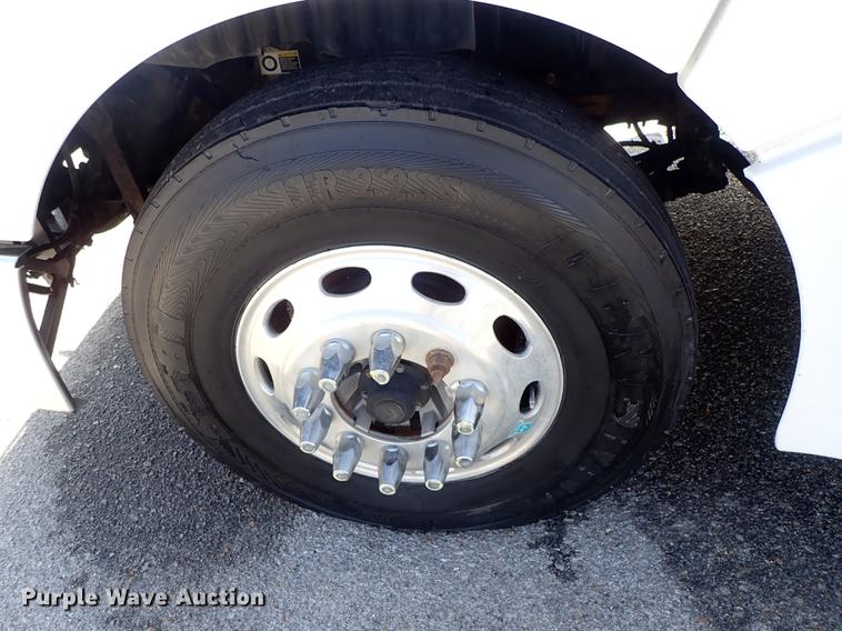 image for item DF1111 2007 Peterbilt 387 semi truck