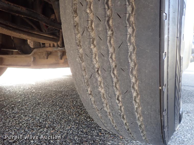 image for item DF1111 2007 Peterbilt 387 semi truck