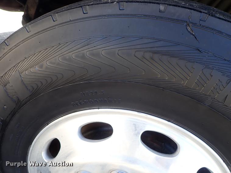 image for item DF1111 2007 Peterbilt 387 semi truck