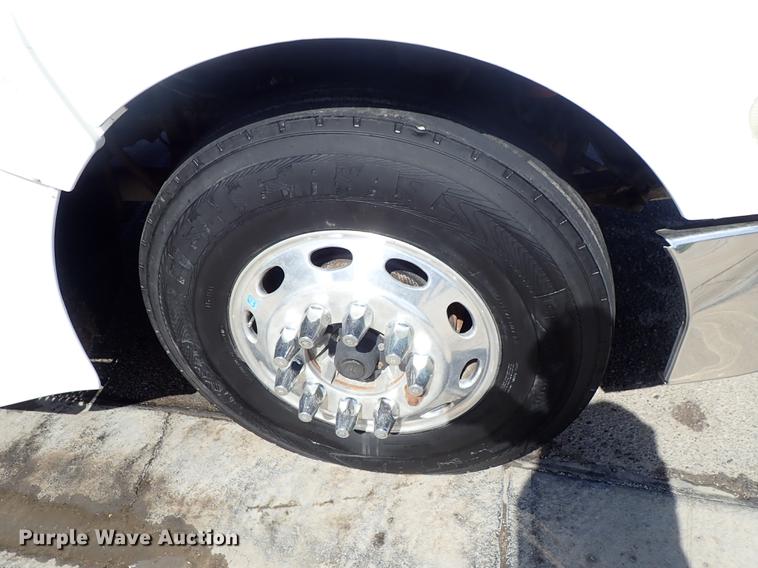 image for item DF1111 2007 Peterbilt 387 semi truck