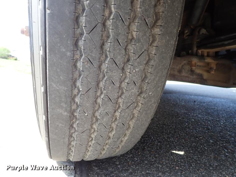 image for item DF1111 2007 Peterbilt 387 semi truck