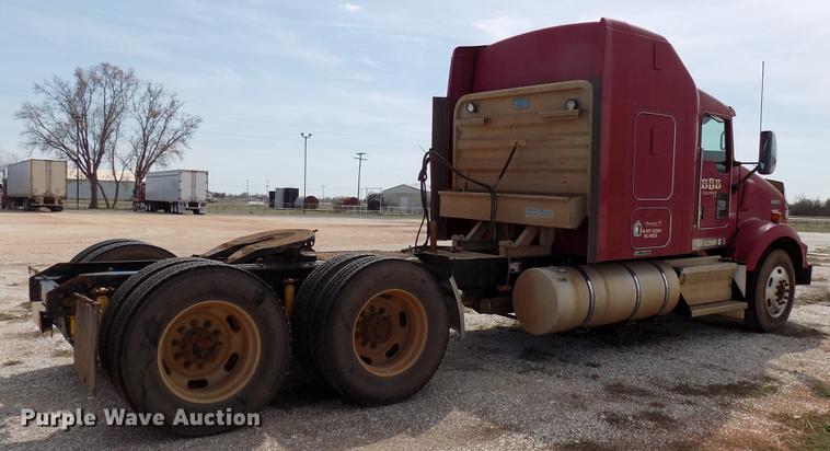 image for item DF4421 2008 Kenworth T800 semi truck