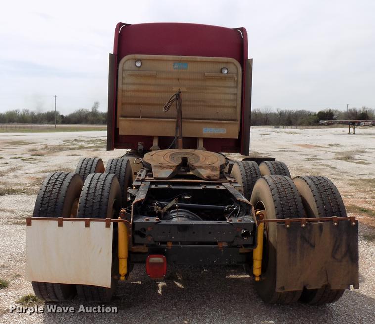 image for item DF4421 2008 Kenworth T800 semi truck