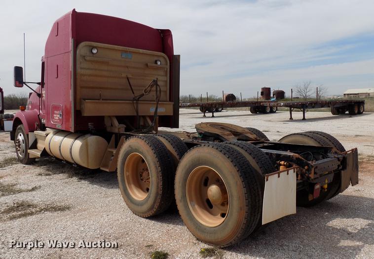 image for item DF4421 2008 Kenworth T800 semi truck