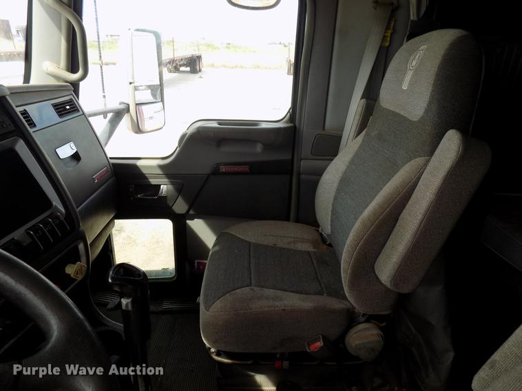 image for item DF4421 2008 Kenworth T800 semi truck