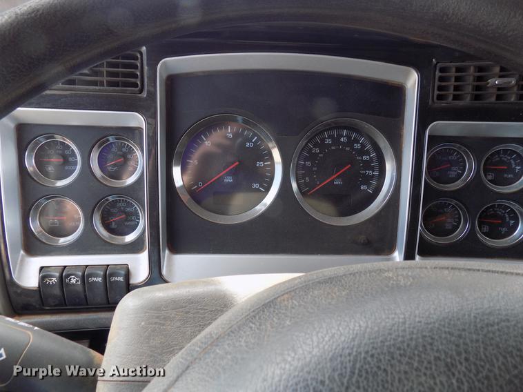 image for item DF4421 2008 Kenworth T800 semi truck