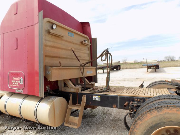 image for item DF4421 2008 Kenworth T800 semi truck