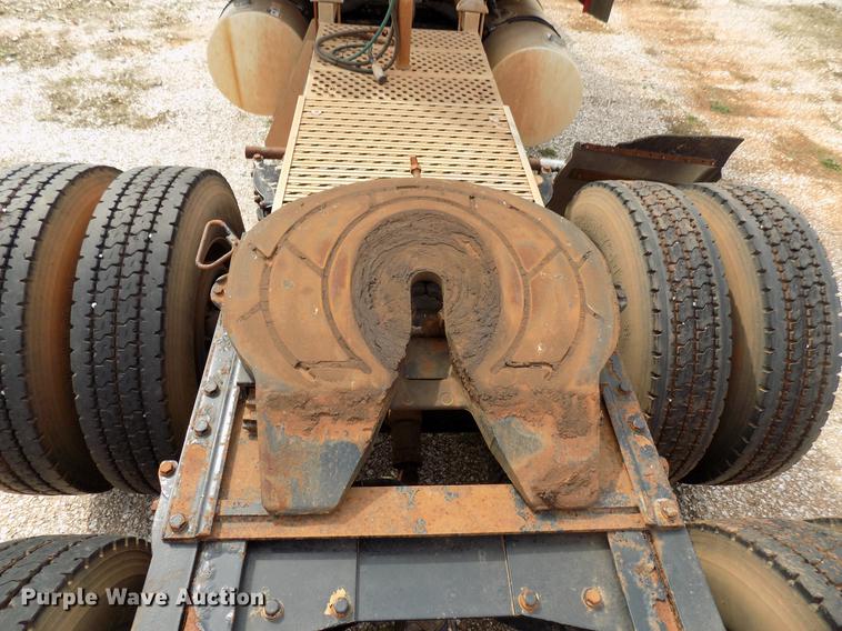 image for item DF4421 2008 Kenworth T800 semi truck