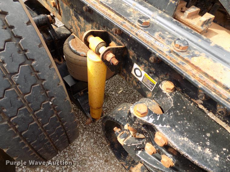 image for item DF4421 2008 Kenworth T800 semi truck