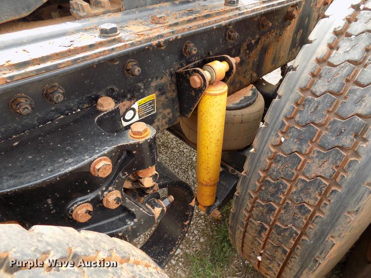 image for item DF4421 2008 Kenworth T800 semi truck