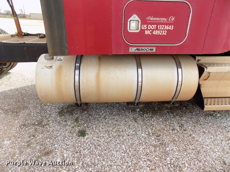 image for item DF4421 2008 Kenworth T800 semi truck