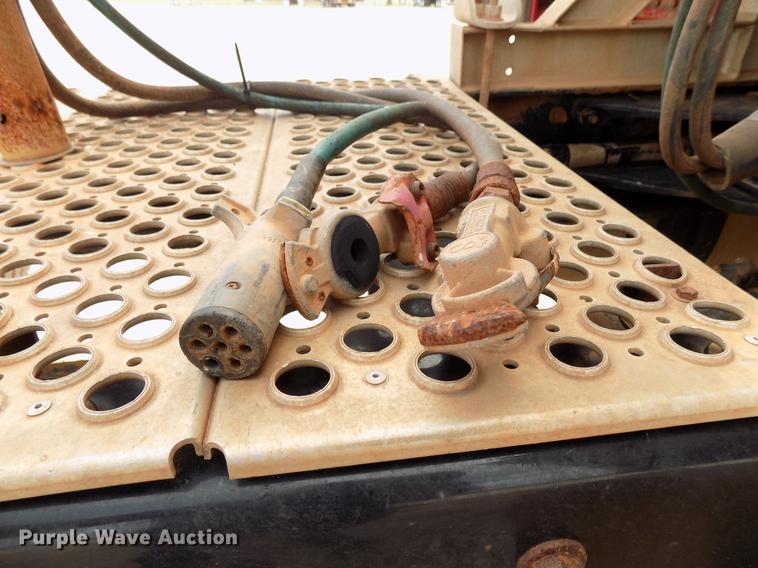 image for item DF4421 2008 Kenworth T800 semi truck