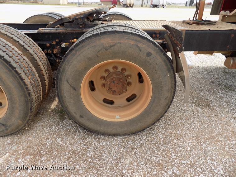 image for item DF4421 2008 Kenworth T800 semi truck