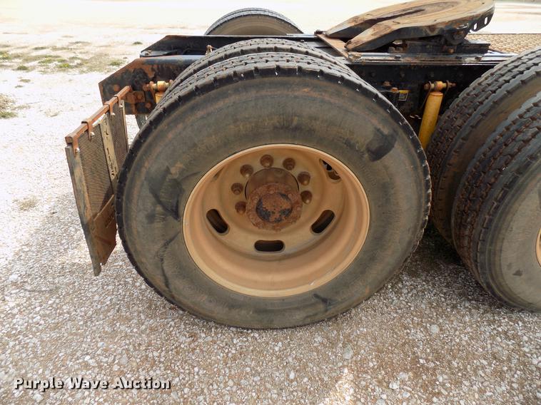 image for item DF4421 2008 Kenworth T800 semi truck