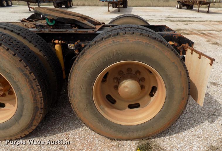 image for item DF4421 2008 Kenworth T800 semi truck