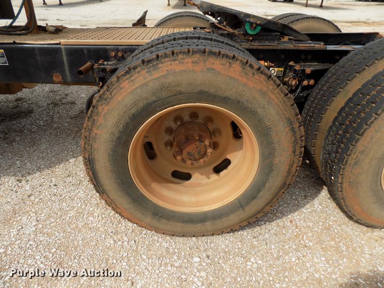 image for item DF4421 2008 Kenworth T800 semi truck