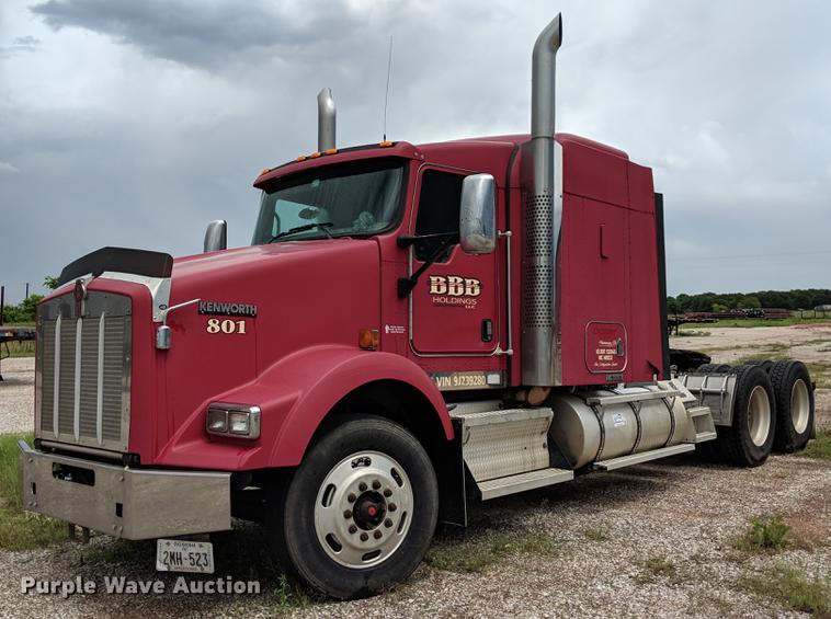 image for item DF4422 2009 Kenworth T800 semi truck