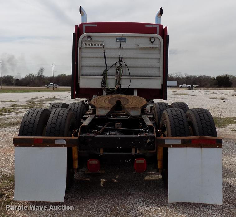 image for item DF4422 2009 Kenworth T800 semi truck