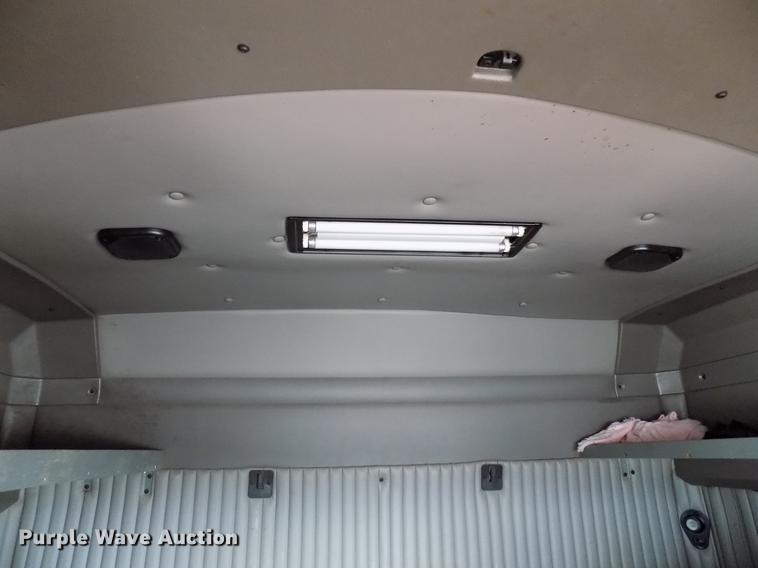 image for item DF4422 2009 Kenworth T800 semi truck