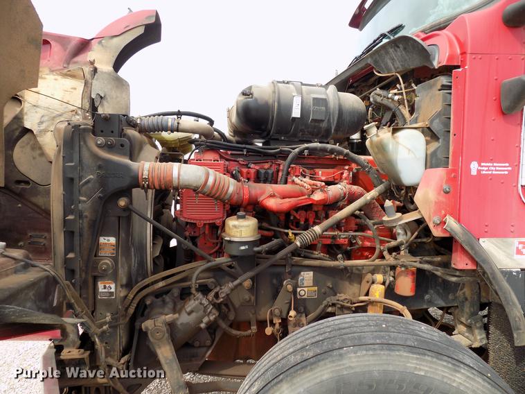 image for item DF4422 2009 Kenworth T800 semi truck