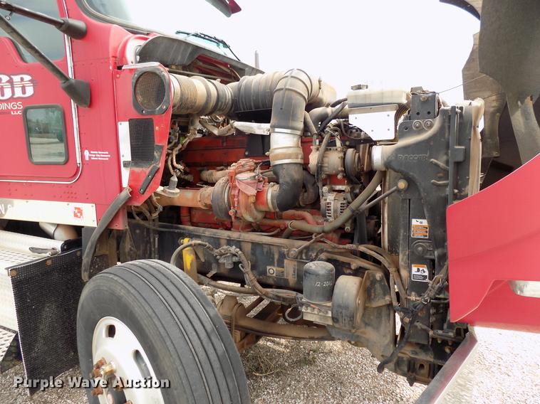 image for item DF4422 2009 Kenworth T800 semi truck