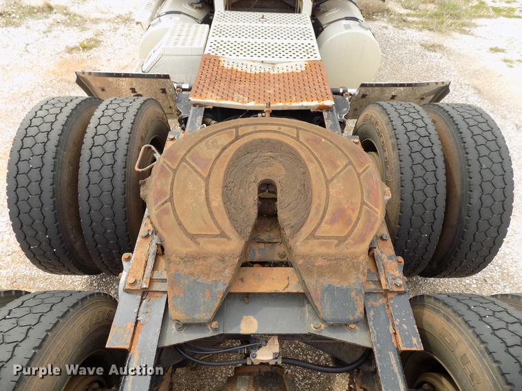 image for item DF4422 2009 Kenworth T800 semi truck