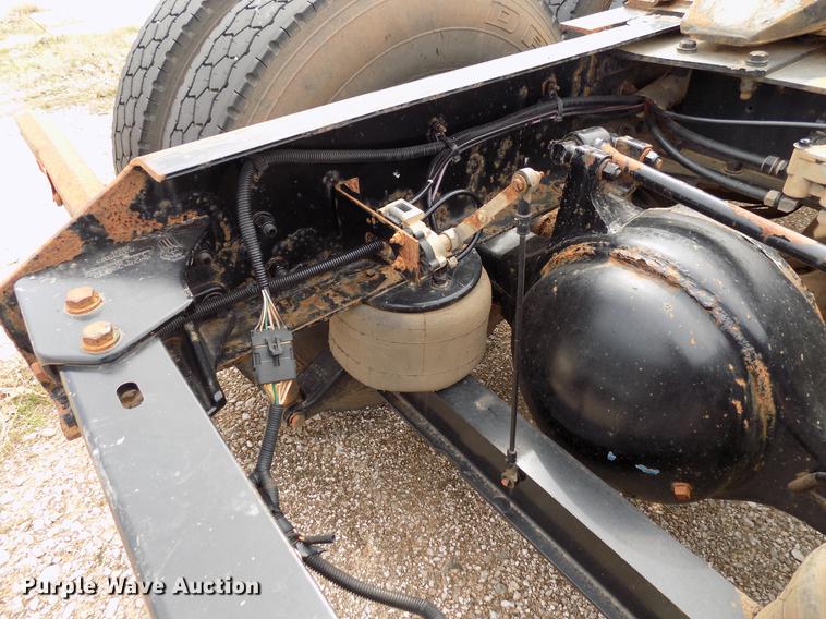 image for item DF4422 2009 Kenworth T800 semi truck