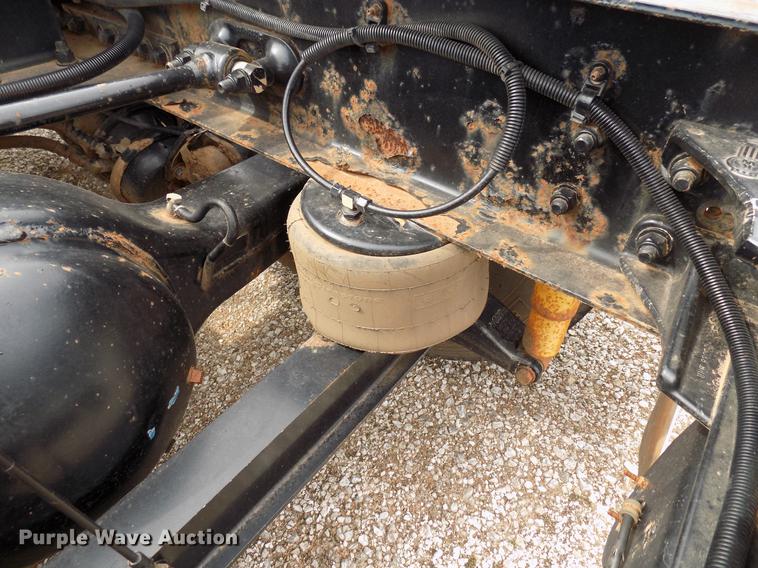 image for item DF4422 2009 Kenworth T800 semi truck