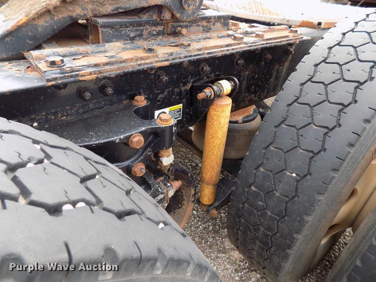 image for item DF4422 2009 Kenworth T800 semi truck