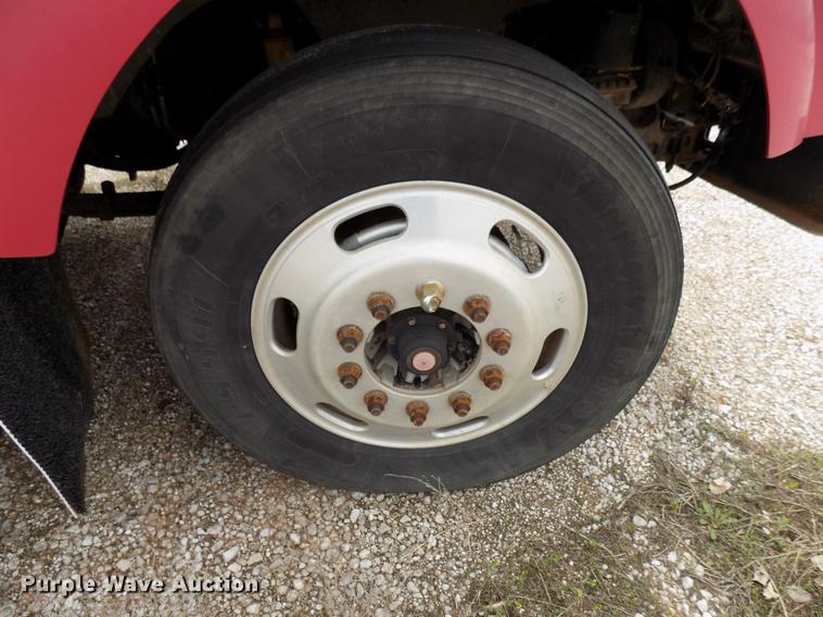 image for item DF4422 2009 Kenworth T800 semi truck